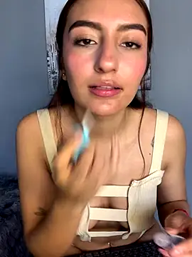 ZoeJohnson Pink online show from 12/15/25, 04:24