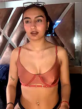 ZoeJohnson Pink online show from 11/26/25, 12:49