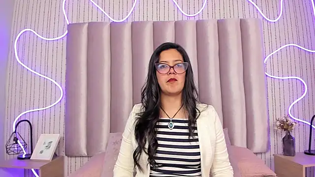 TAMARALEWISMD online show from 12/04/25, 04:11