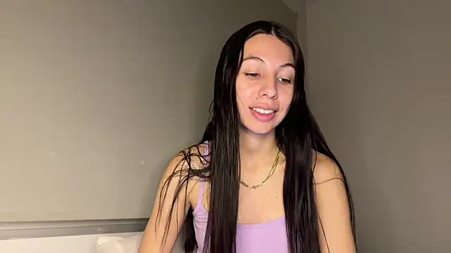 Snapshot of heyitsmia chatting on 12/17/25, 12:48 heyitsmia online show from 12/17/25, 12:48