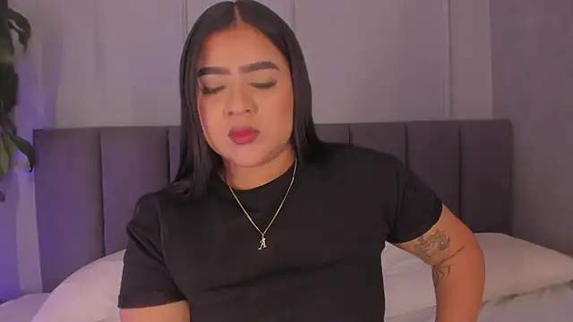Snapshot of alejandrarojas_ chatting on 06/19/26, 12:55 alejandrarojas online show from 06/19/26, 12:55