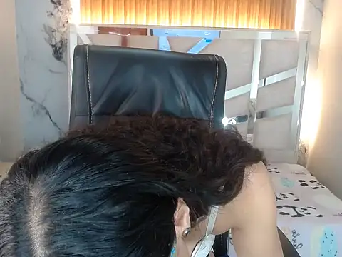 scarlethoneycf online show from 12/22/25, 02:28