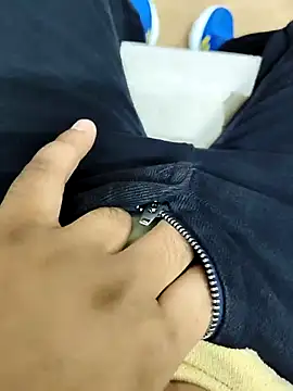 desi alpha boy online show from 12/01/25, 11:33