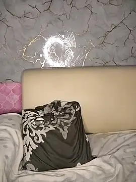 Snapshot of KiaracCastilo chatting on 11/26/25, 07:47 KiaracCastilo online show from 11/26/25, 07:47