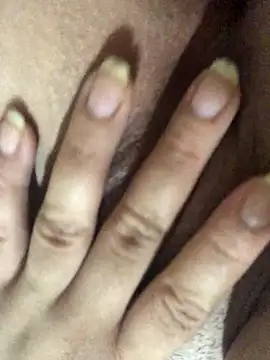 Snapshot of _-_-sthefany_-_- chatting on 12/18/25, 03:11 - -sthefany - - online show from 12/18/25, 03:11