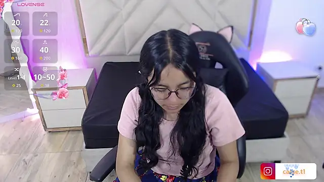 Snapshot of rosee_tay1 chatting on 12/19/25, 11:45 rosee tay1 online show from 12/19/25, 11:45