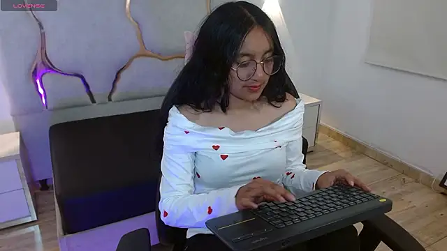 Snapshot of rosee_tay1 chatting on 01/15/26, 11:46 rosee tay1 online show from 01/15/26, 11:46