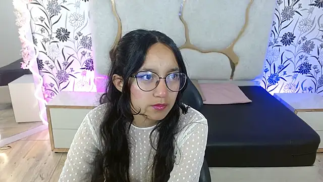 Snapshot of rosee_tay1 chatting on 12/15/25, 03:34 rosee tay1 online show from 12/15/25, 03:34