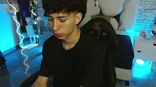 kaelwolf tay online show from 12/14/25, 07:41