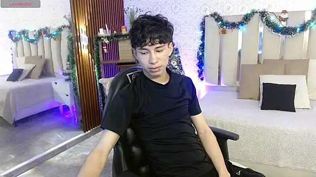 kaelwolf tay online show from 11/24/25, 07:36