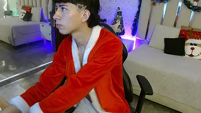 kaelwolf tay online show from 12/01/25, 07:37