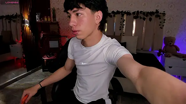 Snapshot of kaelwolf_tay chatting on 02/19/26, 07:33 kaelwolf tay online show from 02/19/26, 07:33