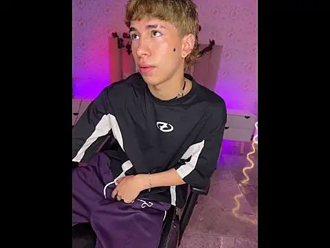 kaelwolf tay online show from 04/17/26, 11:35