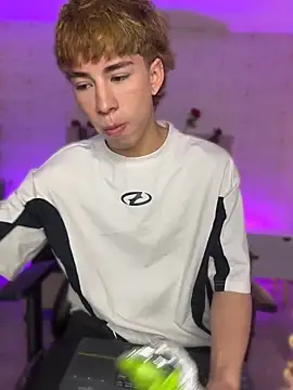 kaelwolf tay online show from 04/11/26, 07:06