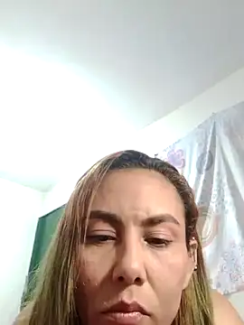 Alice-pink online show from 12/01/25, 03:46