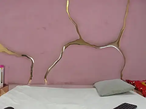 RoxanneBloom online show from 12/20/25, 02:36