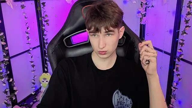 Maxwellchiik online show from 11/25/25, 12:38