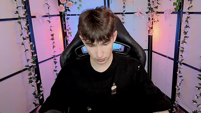 Maxwellchiik online show from 11/30/25, 08:53