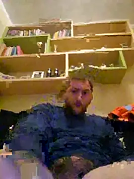 Snapshot of 18cmAndr chatting on 11/28/25, 08:20 18cmAndr online show from 11/28/25, 08:20