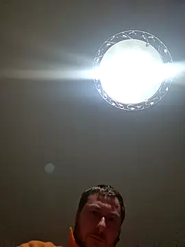 Snapshot of 18cmAndr chatting on 11/26/25, 09:04 18cmAndr online show from 11/26/25, 09:04