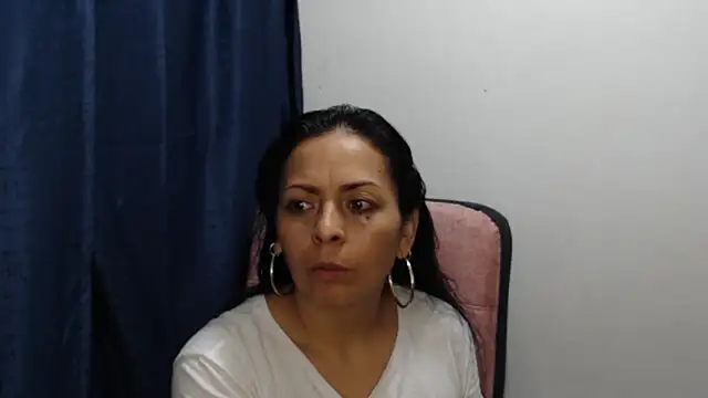 Paolahotty online show from 12/17/25, 02:33