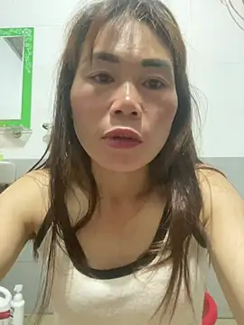 Snapshot of meganmeo chatting on 05/21/26, 10:29 meganmeo online show from 05/21/26, 10:29