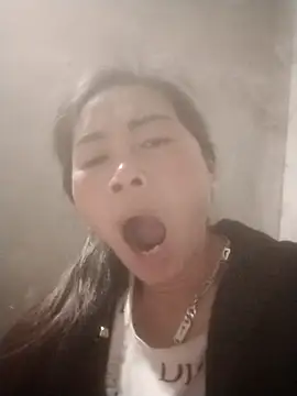 Snapshot of meganmeo chatting on 11/25/25, 11:05 meganmeo online show from 11/25/25, 11:05