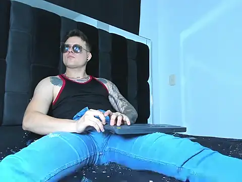 leon cumming online show from 02/09/26, 11:47