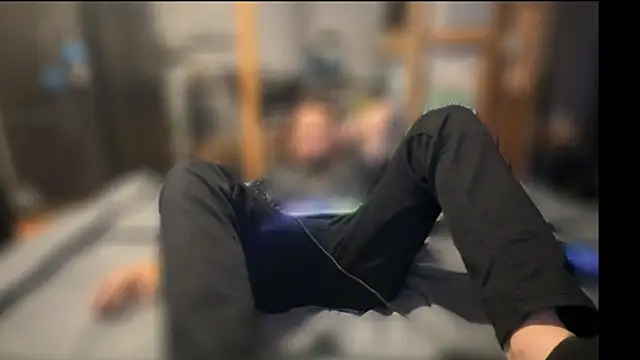 Snapshot of famous1tad chatting on 12/19/25, 02:59 famous1tad online show from 12/19/25, 02:59