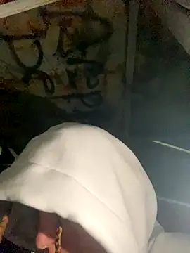 Snapshot of Labby18 chatting on 12/17/25, 02:05 Labby18 online show from 12/17/25, 02:05