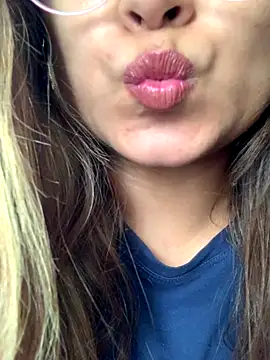 hotladki5 online show from 12/17/25, 07:46