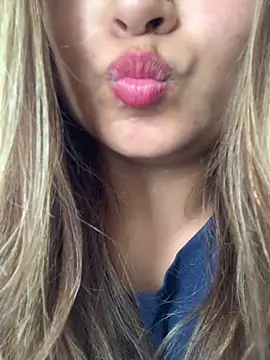 hotladki5 online show from 12/14/25, 07:14