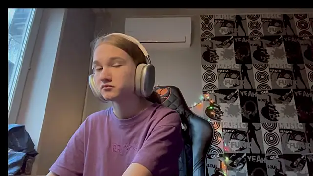 helgicuteness online show from 12/15/25, 06:41