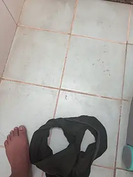 Snapshot of cumm_boyyy chatting on 12/14/25, 07:25 cumm boyyy online show from 12/14/25, 07:25