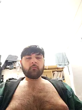 Snapshot of Koma001 chatting on 03/04/26, 03:31 Koma001 online show from 03/04/26, 03:31