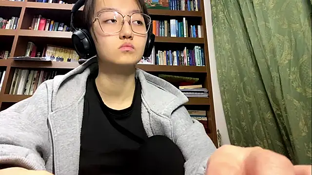 LinaClous online show from 12/15/25, 01:39