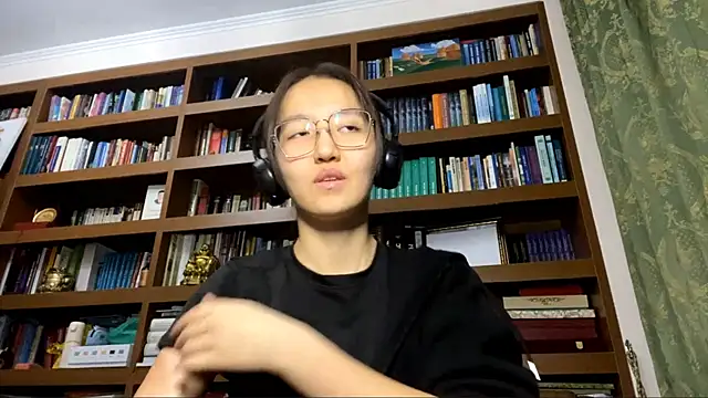 Snapshot of LinaClous chatting on 02/24/26, 02:18 LinaClous online show from 02/24/26, 02:18