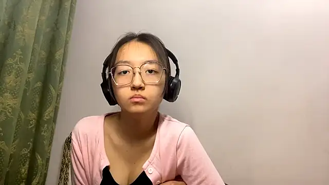 Snapshot of LinaClous chatting on 02/21/26, 01:46 LinaClous online show from 02/21/26, 01:46