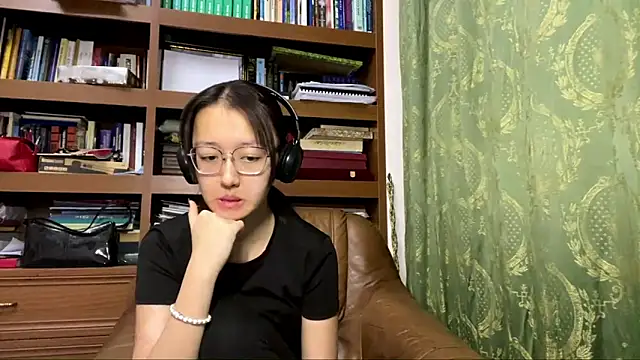 Snapshot of LinaClous chatting on 01/07/26, 03:50 LinaClous online show from 01/07/26, 03:50