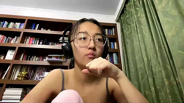 Snapshot of LinaClous chatting on 01/15/26, 01:25 LinaClous online show from 01/15/26, 01:25