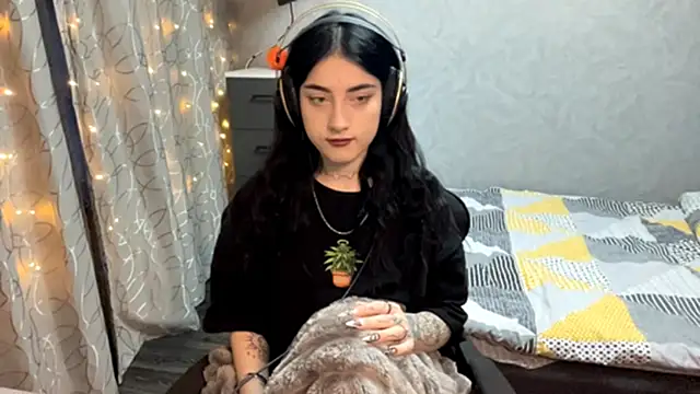 Meowluly online show from 12/03/25, 09:25