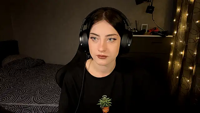 Meowluly online show from 02/01/26, 09:24