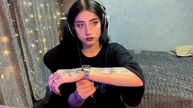 Meowluly online show from 11/30/25, 09:26