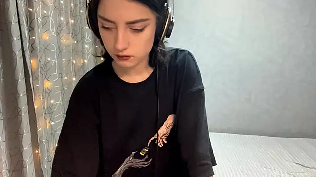 Meowluly online show from 12/01/25, 09:26