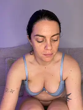 laraslittlesecrett online show from 02/12/26, 10:04