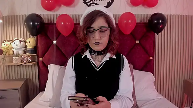 Kiri Velvet online show from 05/12/26, 08:37