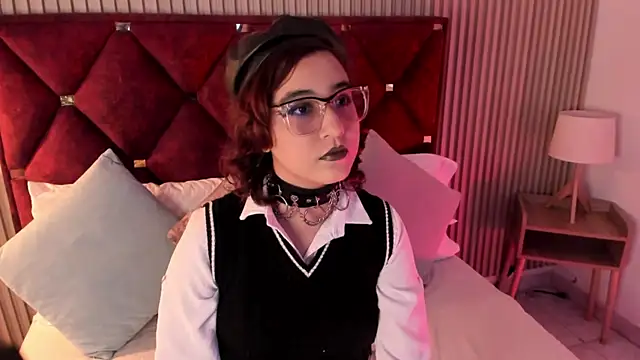 Kiri Velvet online show from 04/15/26, 07:29