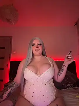 Snapshot of LaylaCupidd chatting on 12/16/25, 07:40 LaylaCupidd online show from 12/16/25, 07:40