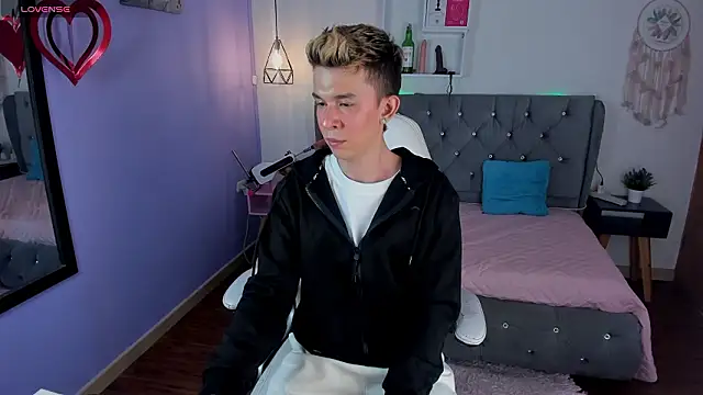 Snapshot of Juaan_Diick chatting on 03/02/26, 04:36 Juaan Diick online show from 03/02/26, 04:36