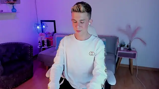 Snapshot of Juaan_Diick chatting on 02/12/26, 07:46 Juaan Diick online show from 02/12/26, 07:46